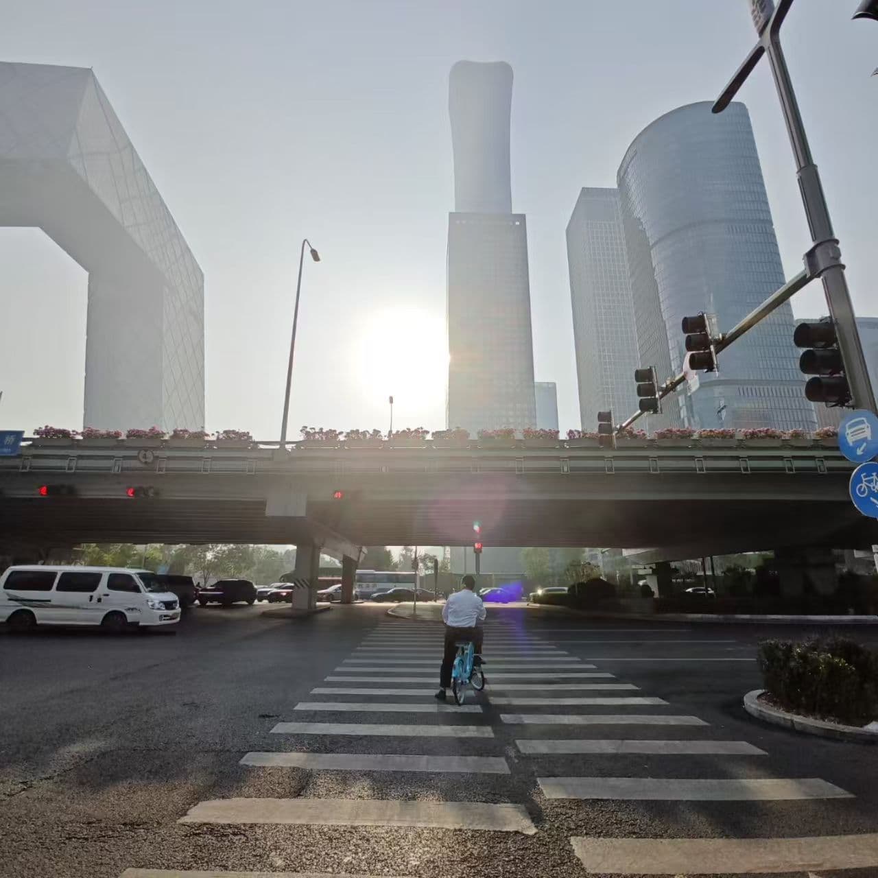 都市的缝隙。